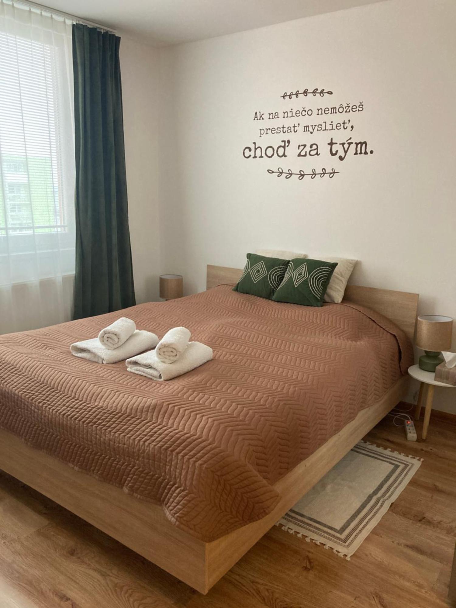 Apartman Nedaleko Centra Mesta Michalovce Buitenkant foto